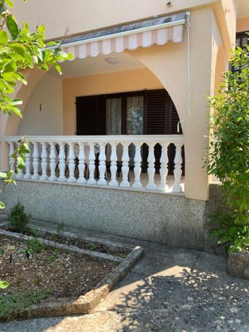 Apartments Toni-Malinska Exterior photo